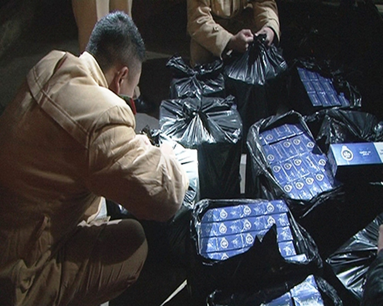 L&ocirc; thuốc l&aacute; ngoại nhập lậu bị lực lượng c&ocirc;ng an bắt giữ