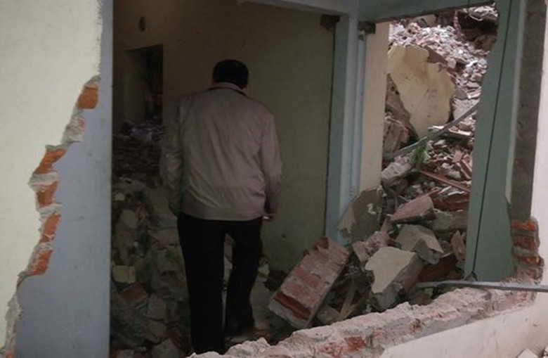 Hiện trường đổ n&aacute;t b&ecirc;n trong ng&ocirc;i nh&agrave; bị sập