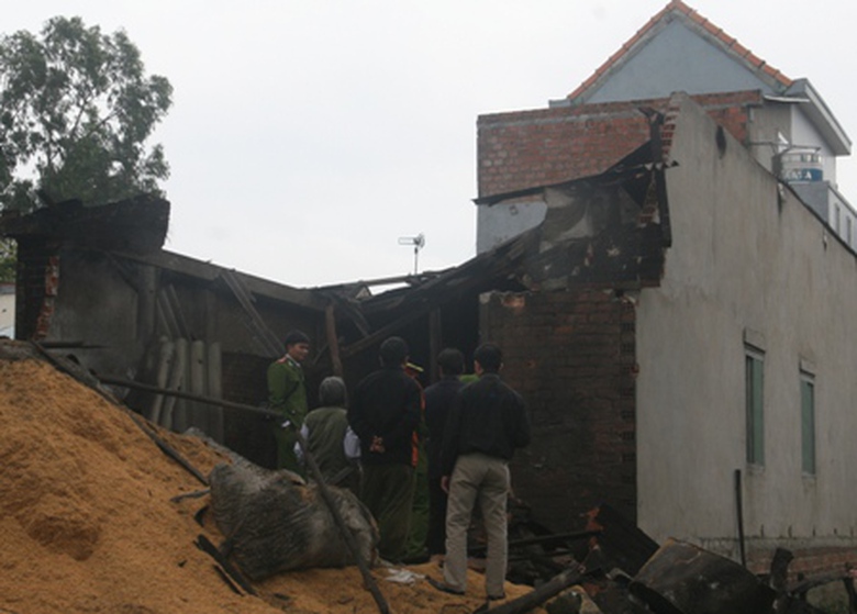 Bình hơi phát n&ocirc;̉ khi&ecirc;́n m&ocirc;̣t góc nơi làm sợi hủ ti&ecirc;́u bị tàn phá