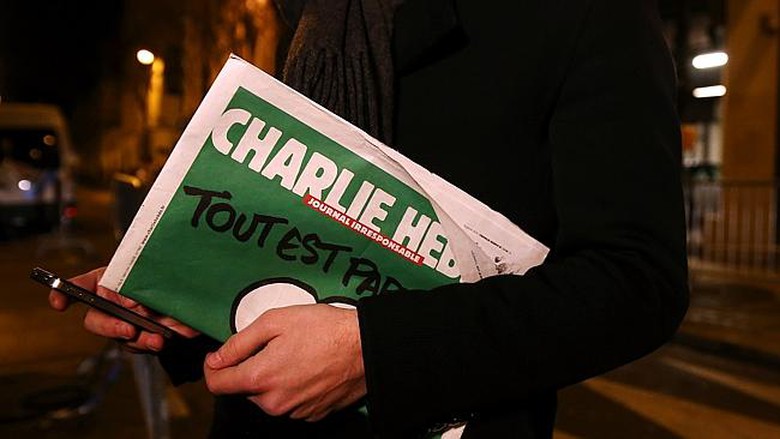 Tạp ch&iacute; ch&acirc;m biếm Charlie Hebdo số mới nhất sau vụ thảm s&aacute;t