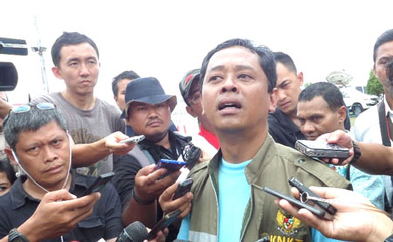 &Ocirc;ng Nurcahyo Utomo, điều tra vi&ecirc;n dữ liệu hộp đen m&aacute;y bay QZ8501 cũng l&agrave; học tr&ograve; của cơ trưởng chuyến bay n&agrave;y