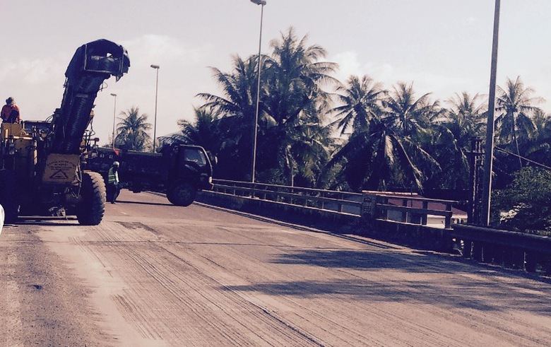 Thiết bị c&agrave;o b&oacute;c chuy&ecirc;n dụng được thu&ecirc; kho&aacute;n, v&agrave;o hiện trường ngay trong đ&ecirc;m