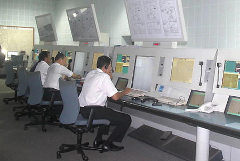 Điều h&agrave;nh bay tại Đ&agrave;i Kiểm so&aacute;t kh&ocirc;ng lưu khu vực T&acirc;n Sơn Nhất