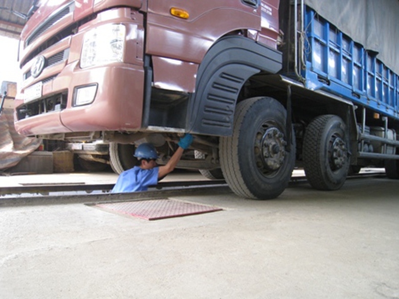 Cục Đăng kiểm VN đ&aacute;nh gi&aacute; lại tay nghề đăng kiểm vi&ecirc;n xe cơ giới 3 năm/1 lần