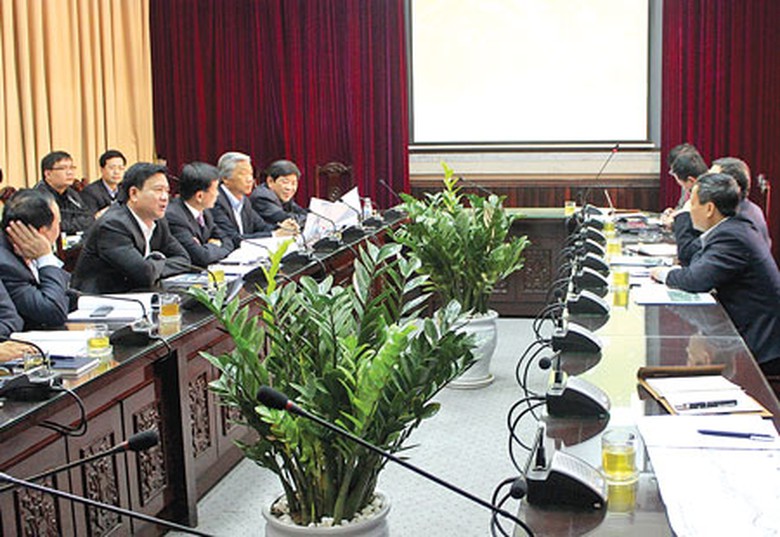 Bộ trưởng Đinh La Thăng chủ tr&igrave; cuộc họp chiều qua