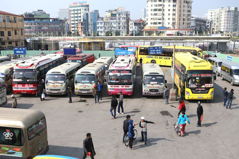 Bến xe Mỹ Đ&igrave;nh (H&agrave; Nội) c&oacute; khoảng 15 doanh nghiệp đăng k&yacute; giảm gi&aacute; v&eacute;