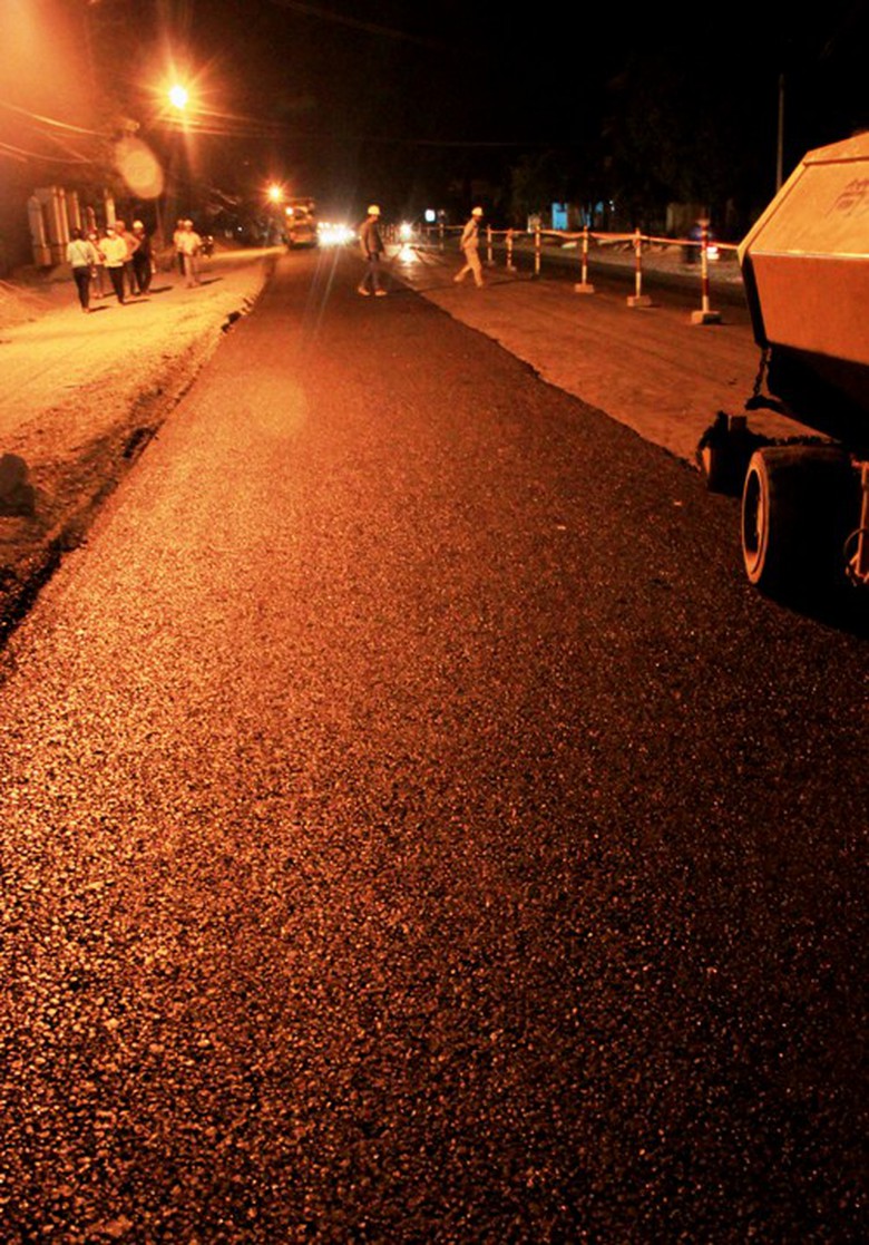 BOT 194 đặt mục ti&ecirc;u ho&agrave;n thiện BTN &iacute;t nhất 5km to&agrave;n dự &aacute;n trước Tết Nguy&ecirc;n đ&aacute;n 2015. Hiện tất cả c&aacute;c hạng mục nền, cầu, cấp phối đ&aacute; dăm đang được tăng ca, tăng tốc. Khởi c&ocirc;ng sau c&ugrave;ng so với c&aacute;c dự &aacute;n BOT, TPCP tr&ecirc;n địa b&agrave;n Kh&aacute;nh H&ograve;a nhưng BOT 194 đang ghi dấu sự bứt ph&aacute; ngoại mục về tiến độ