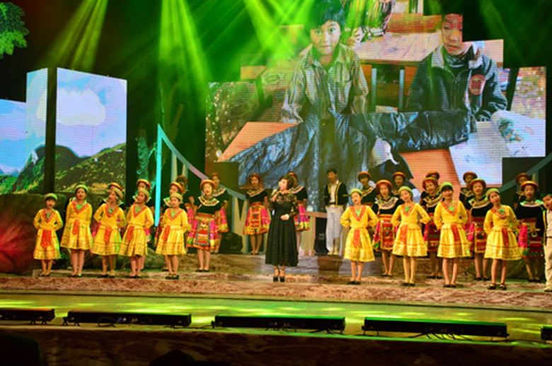 Chương tr&igrave;nh Nhịp cầu y&ecirc;u thương đang được truyền h&igrave;nh trực tiếp tr&ecirc;n s&oacute;ng VTV1 để k&ecirc;u gọi tấm l&ograve;ng của c&aacute;c nh&agrave; hảo t&acirc;m với một chương tr&igrave;nh nhiều &yacute; nghĩa. 