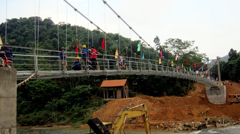 Cầu treo Bản Diềm (Nghệ An) đ&atilde; được kh&aacute;nh th&agrave;nh, đưa v&agrave;o sử dụng.