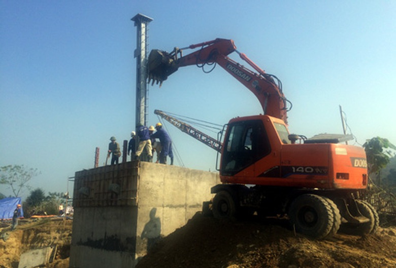 Do lần đầu ti&ecirc;n thực hiện một đề &aacute;n x&acirc;y dựng cầu treo với qui m&ocirc; lớn n&ecirc;n trong qu&aacute; tr&igrave;nh triển khai, thiết kế, thi c&ocirc;ng c&aacute;c cầu treo cũng gặp kh&ocirc;ng &iacute;t kh&oacute; khăn.