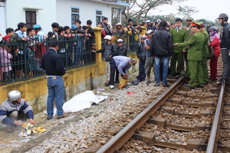 Nhi&ecirc;̀u người dõi theo vụ tai nạn thương t&acirc;m