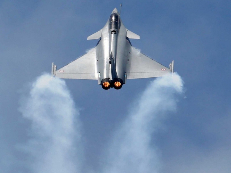 M&aacute;y bay chiến đấu Ph&aacute;p Dassault Rafele.