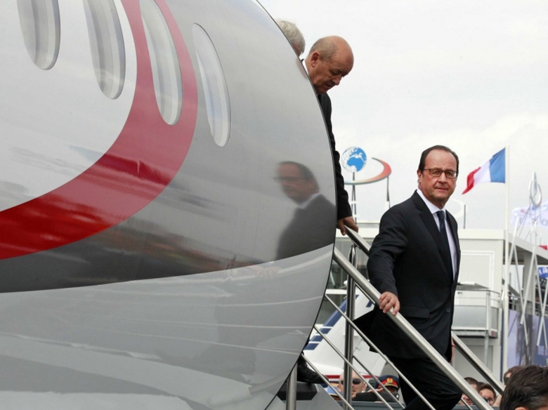 Tổng thống Ph&aacute;p Francois Hollande c&oacute; mặt tại Paris