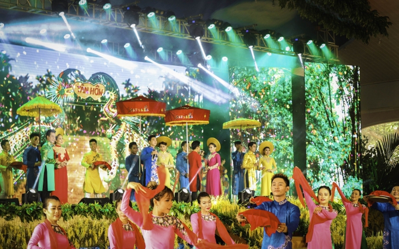 Thanh Vinh, Văn Hương, Bảo Nam, Thanh Phương & Vũ 
