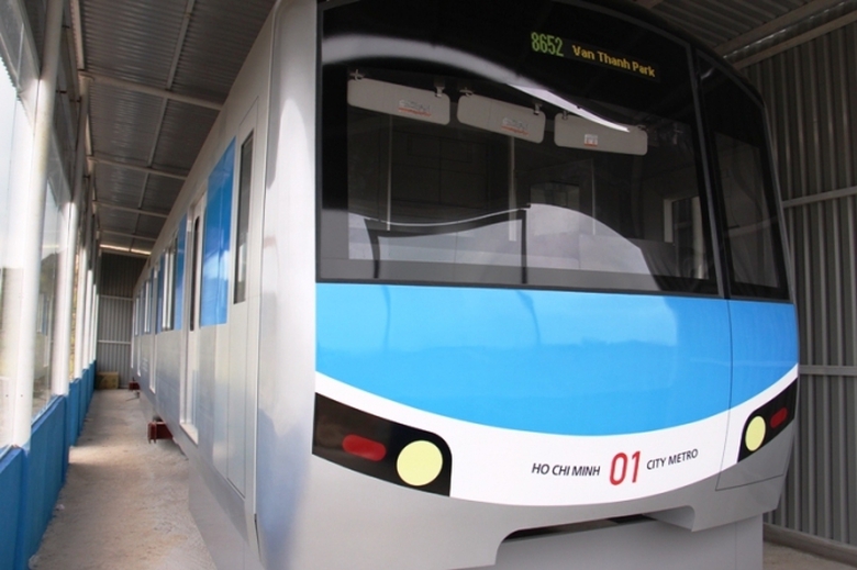 mo hinh tau dien ngam