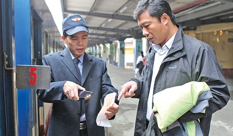 mua-ve-tau-nhu-ve-may-bay-1448833343