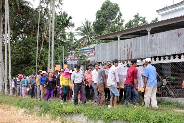 1460959582-chim-trong-nuoc-mat-ben-9-linh-cuu-hoc-