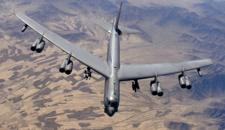 B-52-Flying