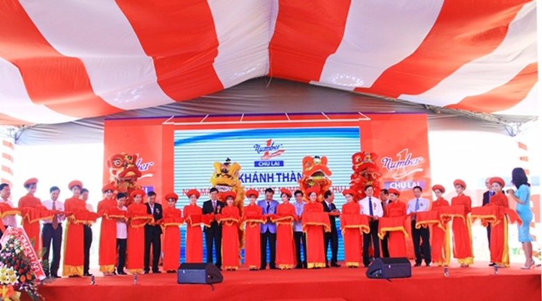 Nghi thức cắt băng kh&aacute;nh th&agrave;nh nh&agrave; m&aacute;y NGK Number 