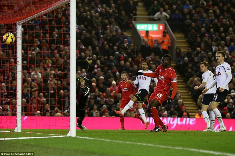 Balotelli sắm vai người h&ugrave;ng gi&uacute;p Liverpool gi&agrave;nh 