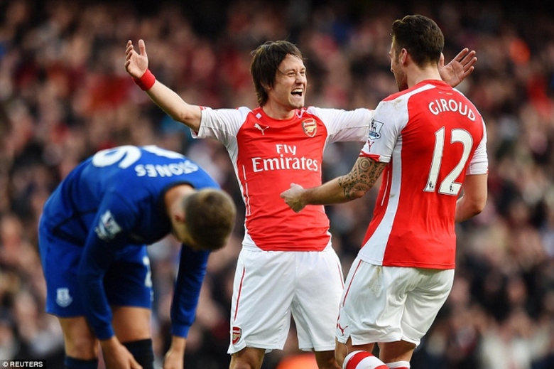 Giroud v&agrave; Rosicky đem về chiến thắng cho Arsenal