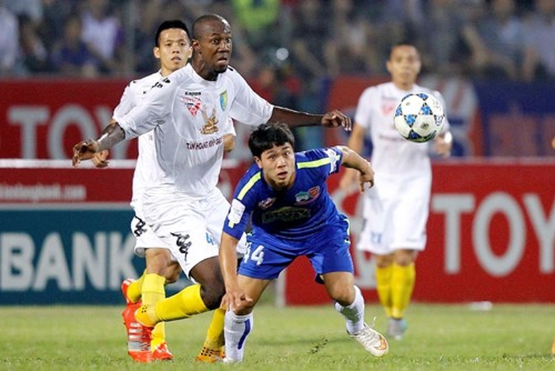 C&ocirc;ng Phượng kh&ocirc;ng thể gi&uacute;p HAGL gi&agrave;nh điểm trước