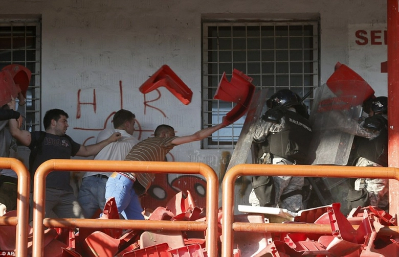 27FFDB3100000578-3055654-image-a-67_1430002725625