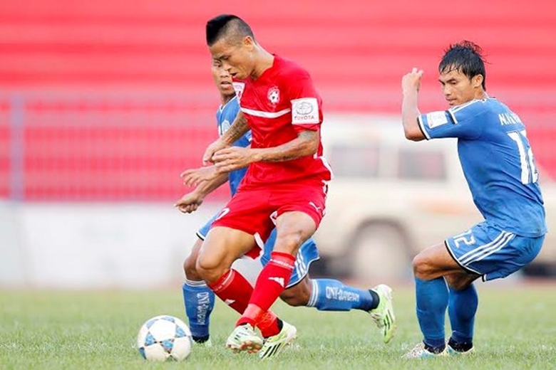 Kh&aacute;nh L&acirc;m (đỏ) được HLV Miura tin tưởng