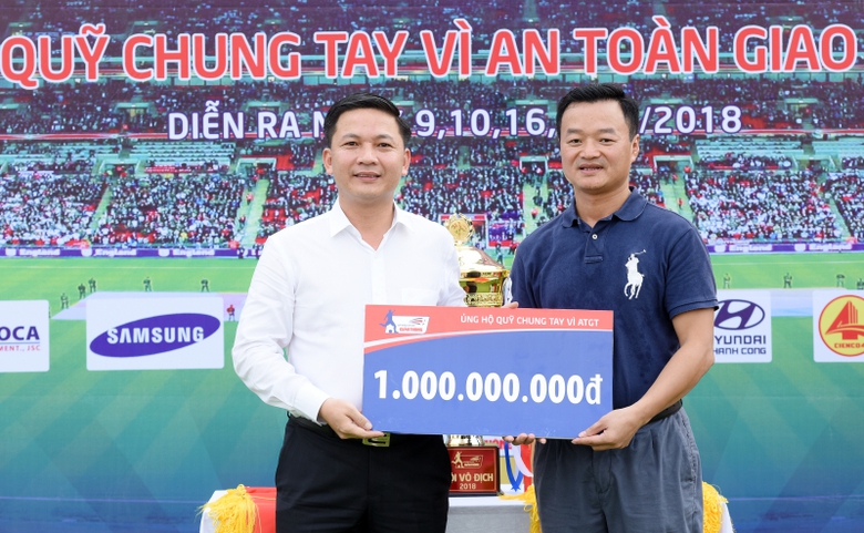 C&ocirc;ng ty CP Xe kh&aacute;ch Phương Trang ủng hộ Qũy Chung 