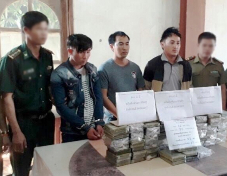 Đ&aacute;nh &aacute;n tr&ecirc;n đất bạn L&agrave;o, thu giữ gần 100 b&aacute;nh Her