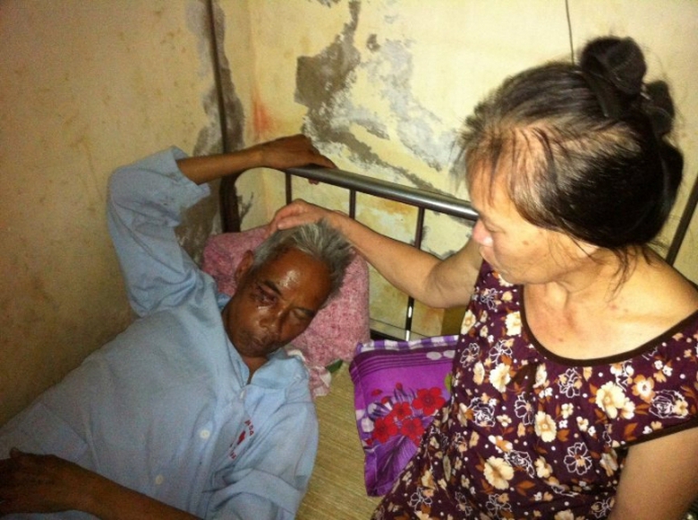 Điều tra th&ocirc;ng tin cụ &ocirc;ngbị bỏ giữa nghĩa trang sa