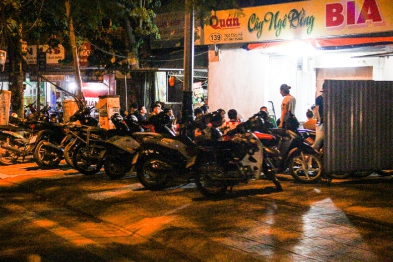 Quán bia trên đường Lê Mao kéo dài