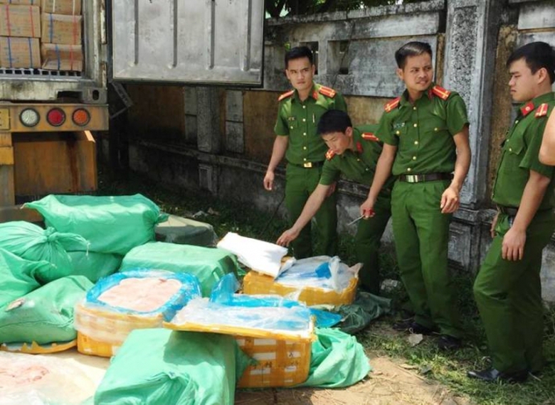 bắt 3 tấn thực phẩm bẩn