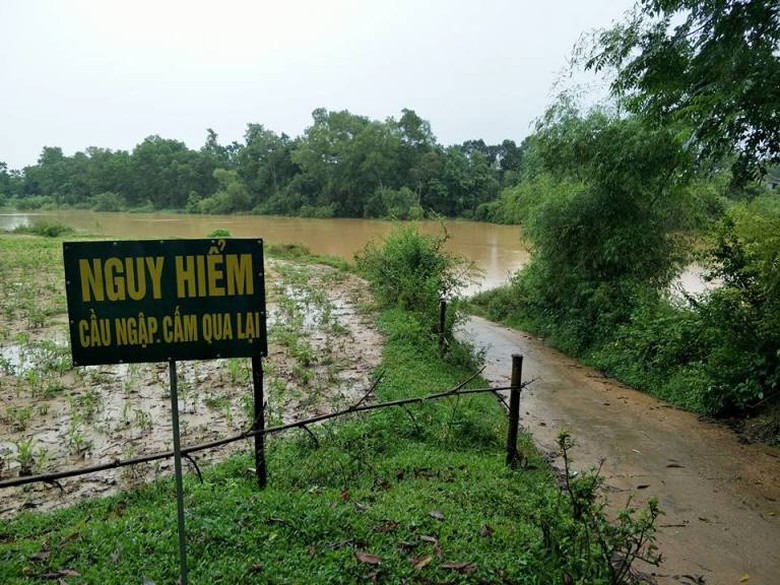 Cầu tr&agrave;n nối từ xoa hưng b&igrave;nh sang hưng y&ecirc;n x&atilde; lộc