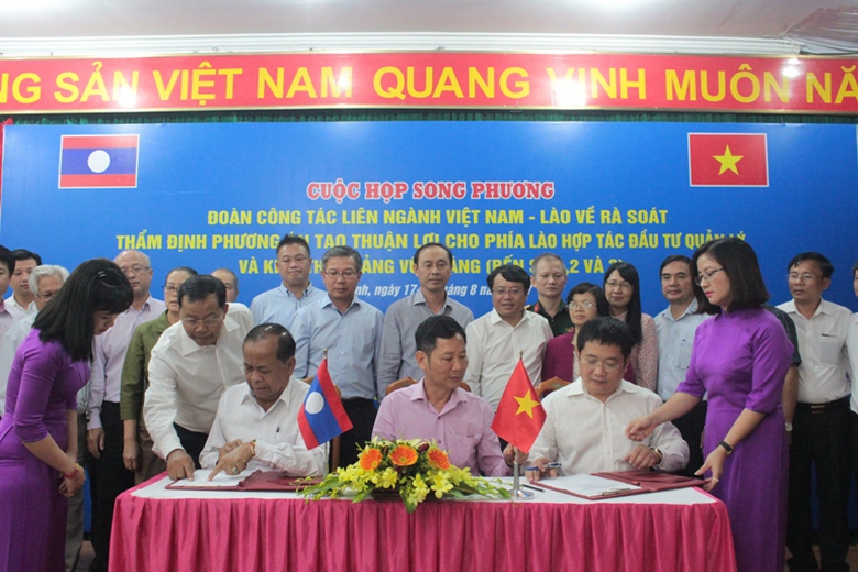 c&aacute;c c&ocirc;ng ty đại diện hai nước k&yacute; kết nội dung l&agrave;m 