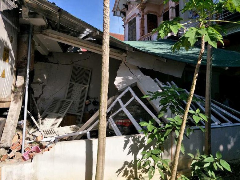 phần trước tiệm thuốc t&acirc;y bị đ&acirc;m sập ho&agrave;n to&agrave;n