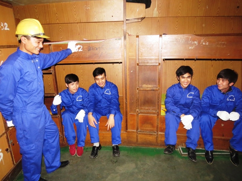 t&agrave;u sao biển 9