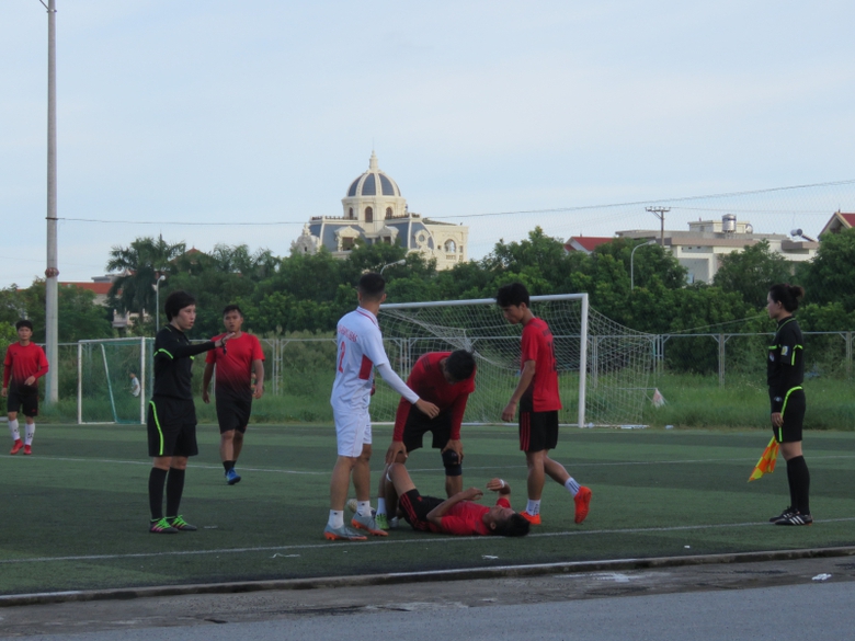 Trận đấu rất gay gấn n&ecirc;n kh&ocirc;ng thể tr&aacute;nh kho