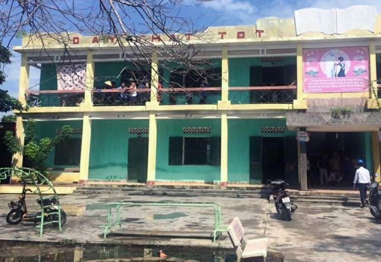 T&acirc;̀ng 2 tại trường TH Đại Bản ( nơi cháu Th t