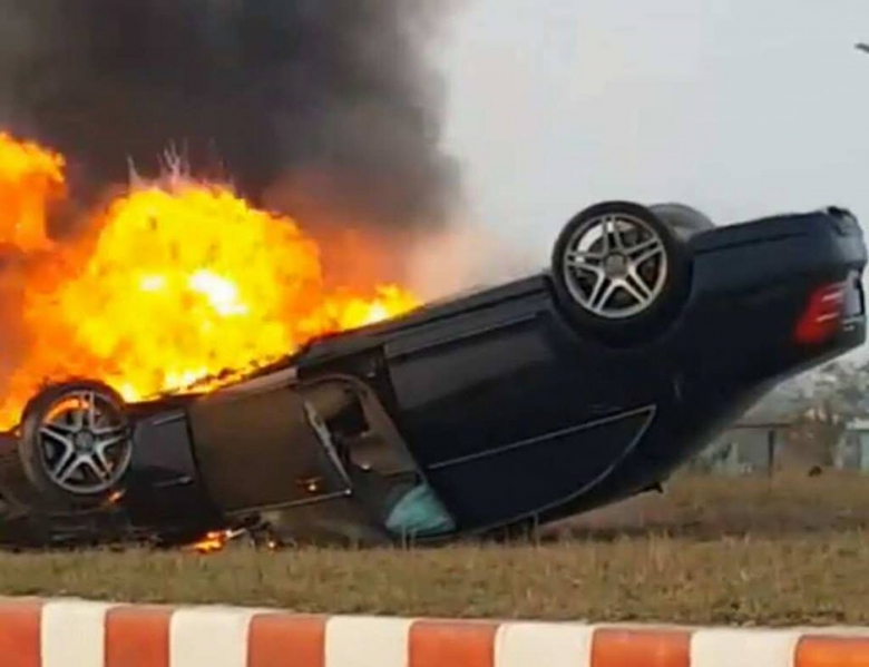 xe-sang-lao-len-vong-xuyen-phoi-bung-chay-rui-1