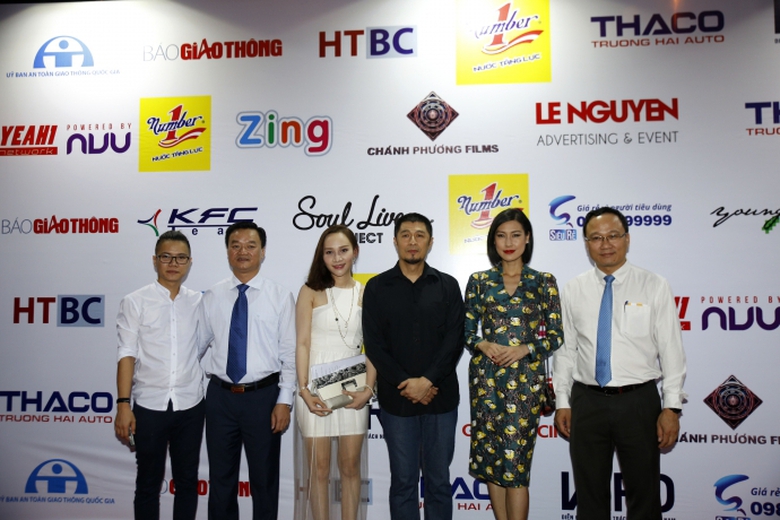 &Ocirc;ng Nguyễn B&aacute; Ki&ecirc;n c&ugrave;ng c&aacute;c th&agrave;nh vi&ecirc;n ban tổ chức