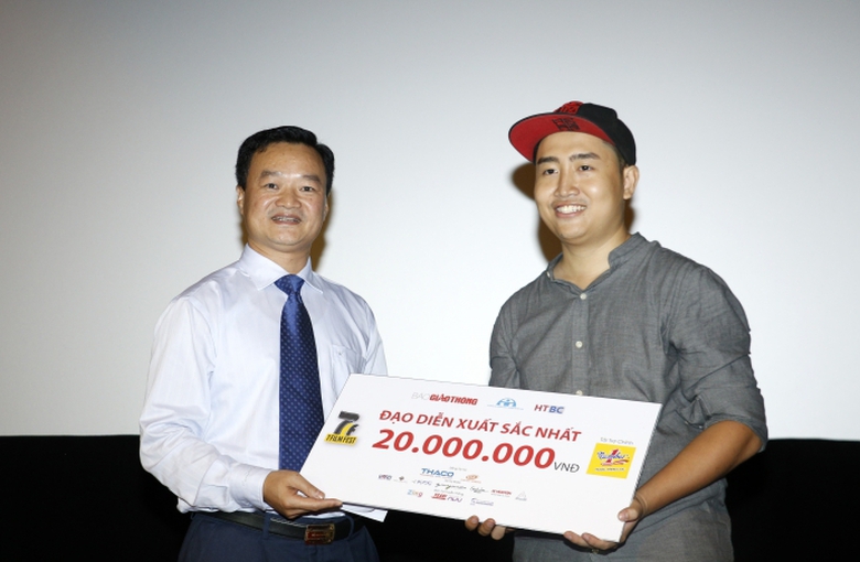 Ổng Nguyễn B&aacute; Ki&ecirc;n trao giải phim xuất sắc nhất Ản