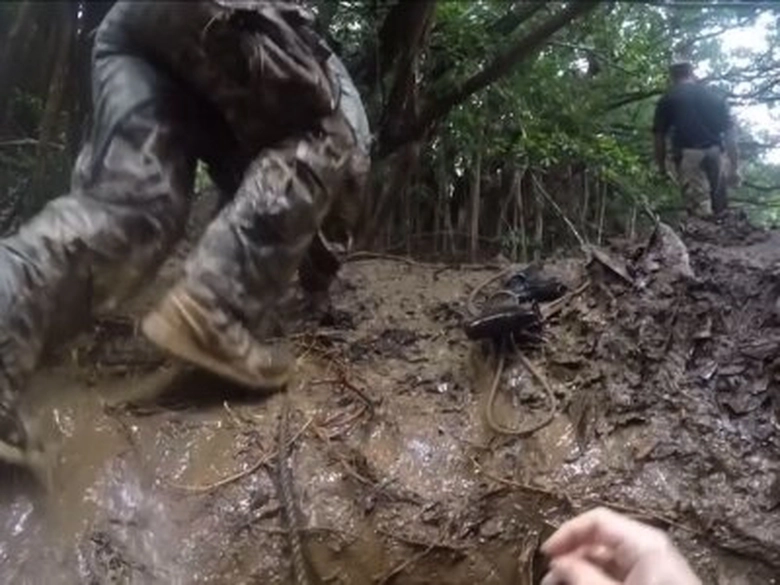 inh my tap tran trong rung mua hawaii_2.