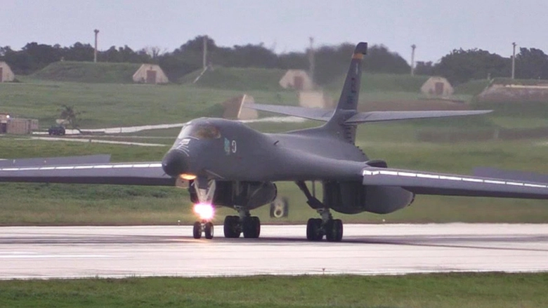 M&aacute;y bay n&eacute;m bom B-1B Lancer ở Guam