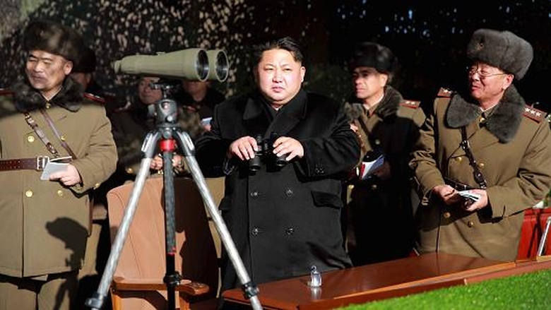 Chủ tịch Triều Ti&ecirc;n Kim Jong Un chỉ đạo tập trận