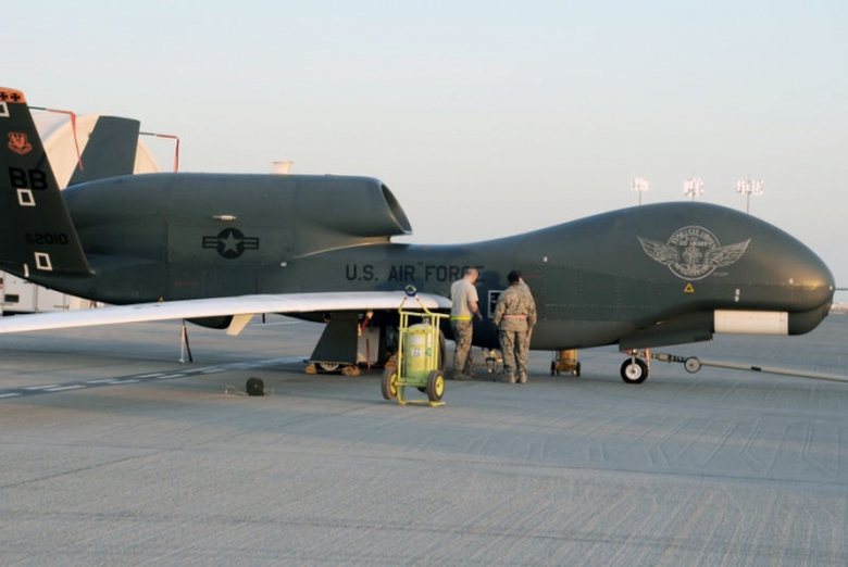 M&aacute;y bay kh&ocirc;ng người l&aacute;i tầm cao Global Hawk