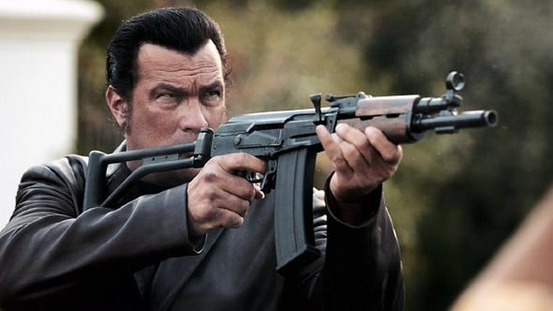 Ukraine cấm si&ecirc;u sao Steven Seagal nhập cảnh v&igrave; th