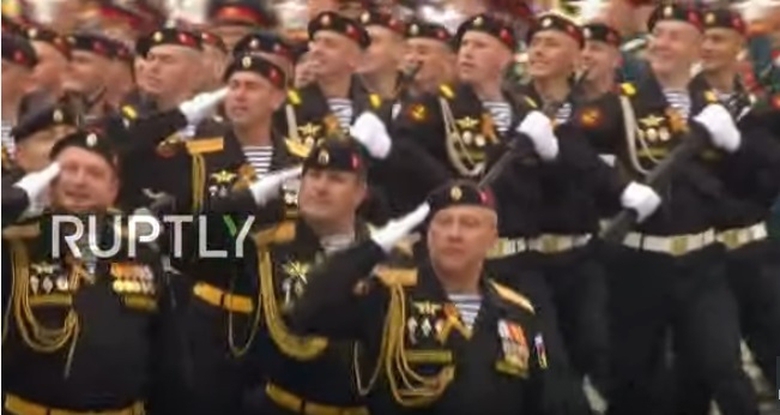 duyet binh mung ngay chien thang 5