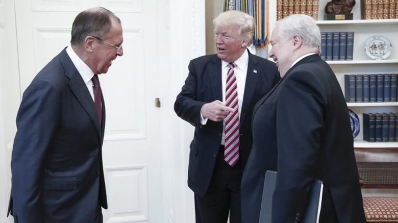 Ngoại trưởng Nga Lavrov v&agrave; Tổng thống Trump trong 