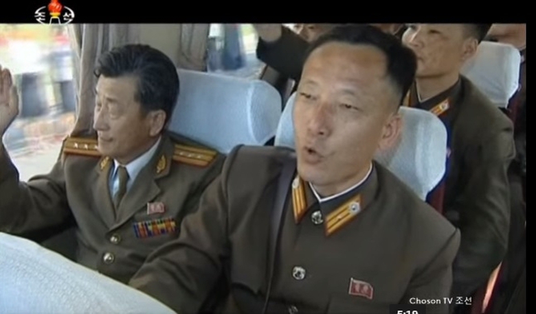 C&aacute;c kỹ sư qu&acirc;n đội tham gia ph&aacute;t triển t&ecirc;n lửa đạn